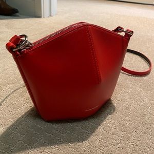 ALEXANDER MCQUEEN HEXAGONAL CROSSBODY IN RED